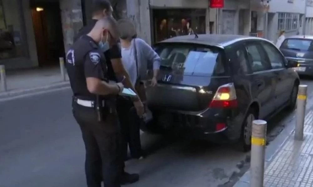 Είχε θράσος! Εμπόδιζε την τροχαία να της πάρει τις πινακίδες-«Έκανα rapid test»